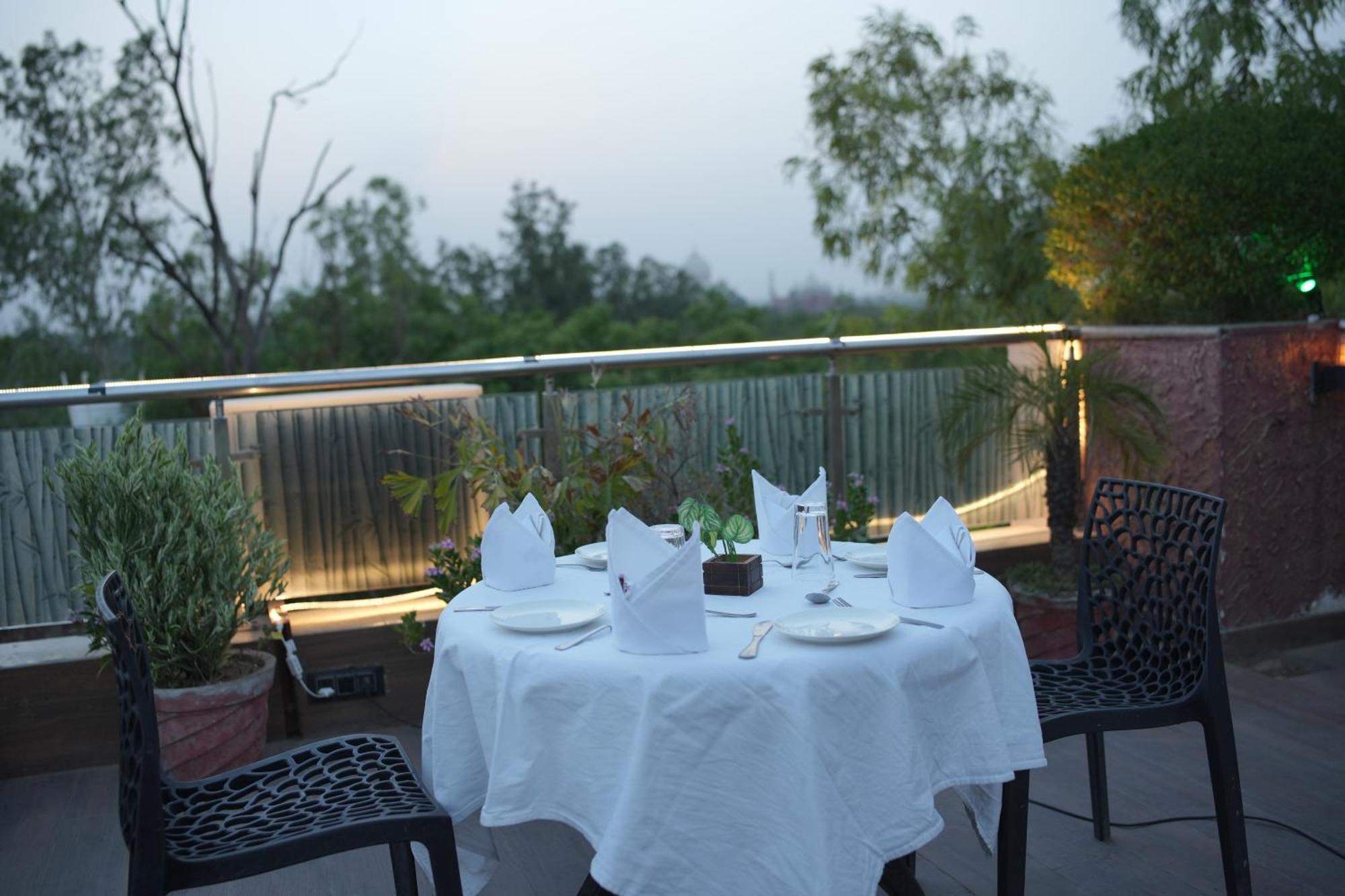 Atulyaa Taj 4*