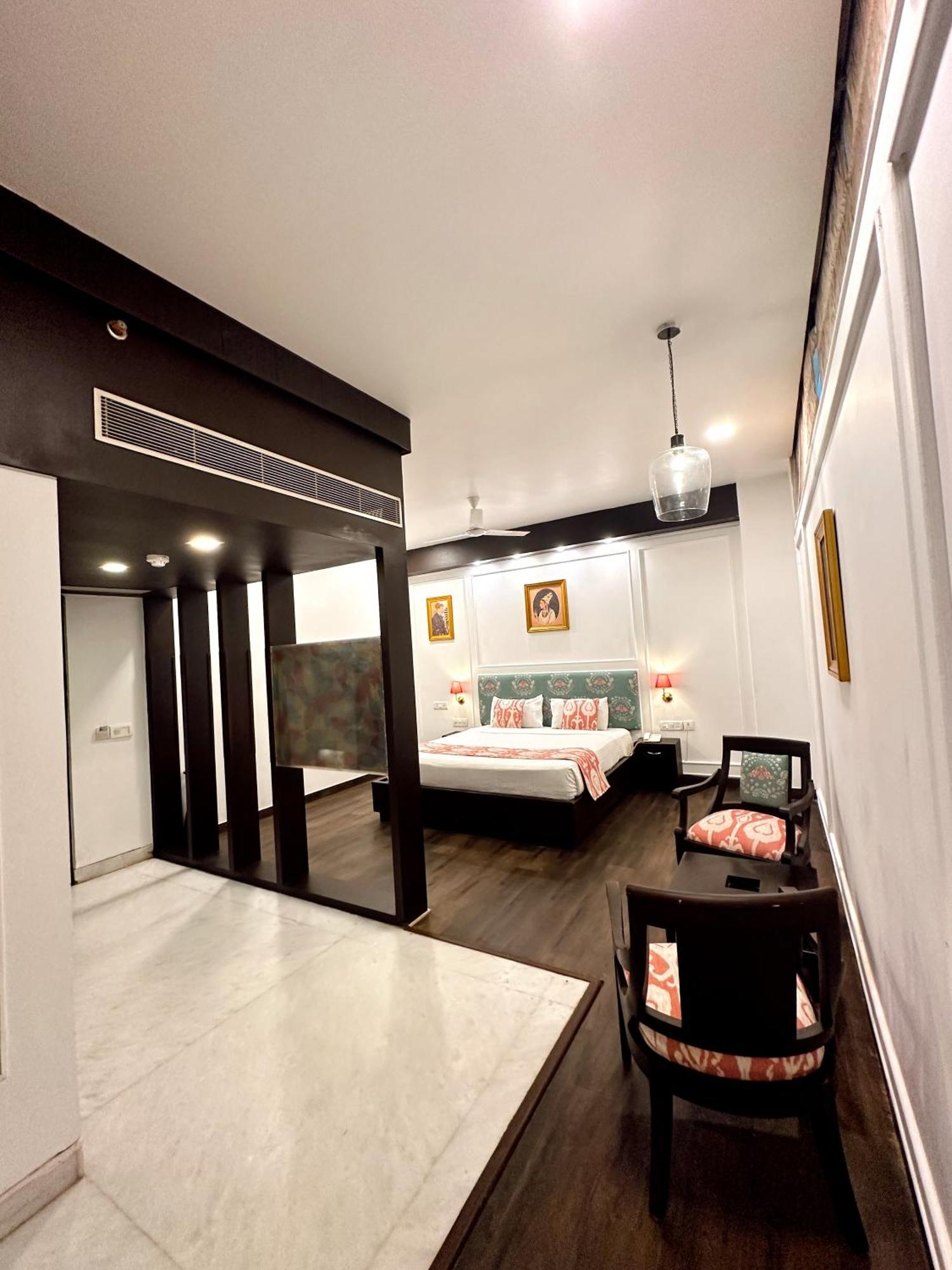Atulyaa Taj Hotel 4*