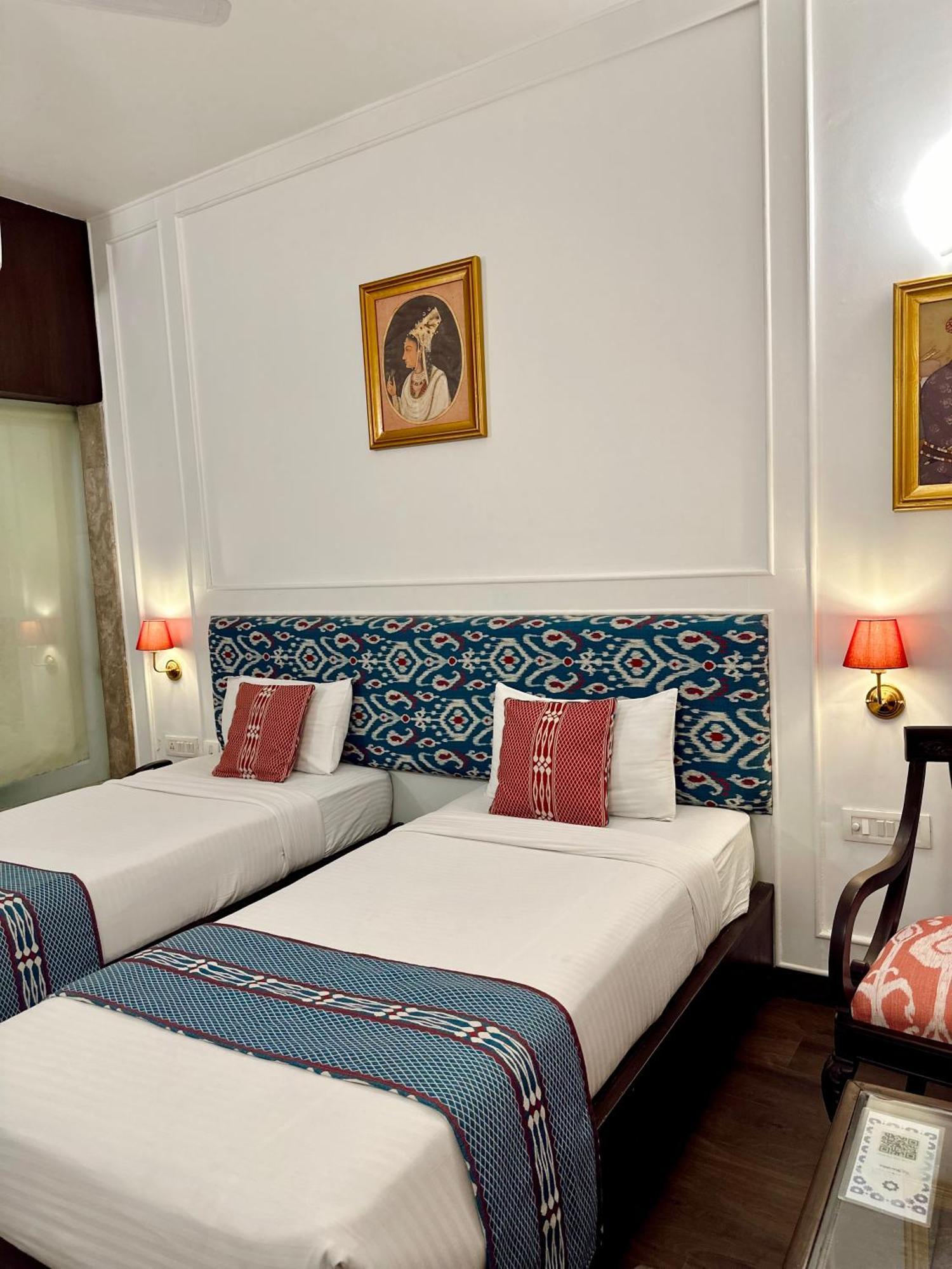 Hotel Atulyaa Taj 4*