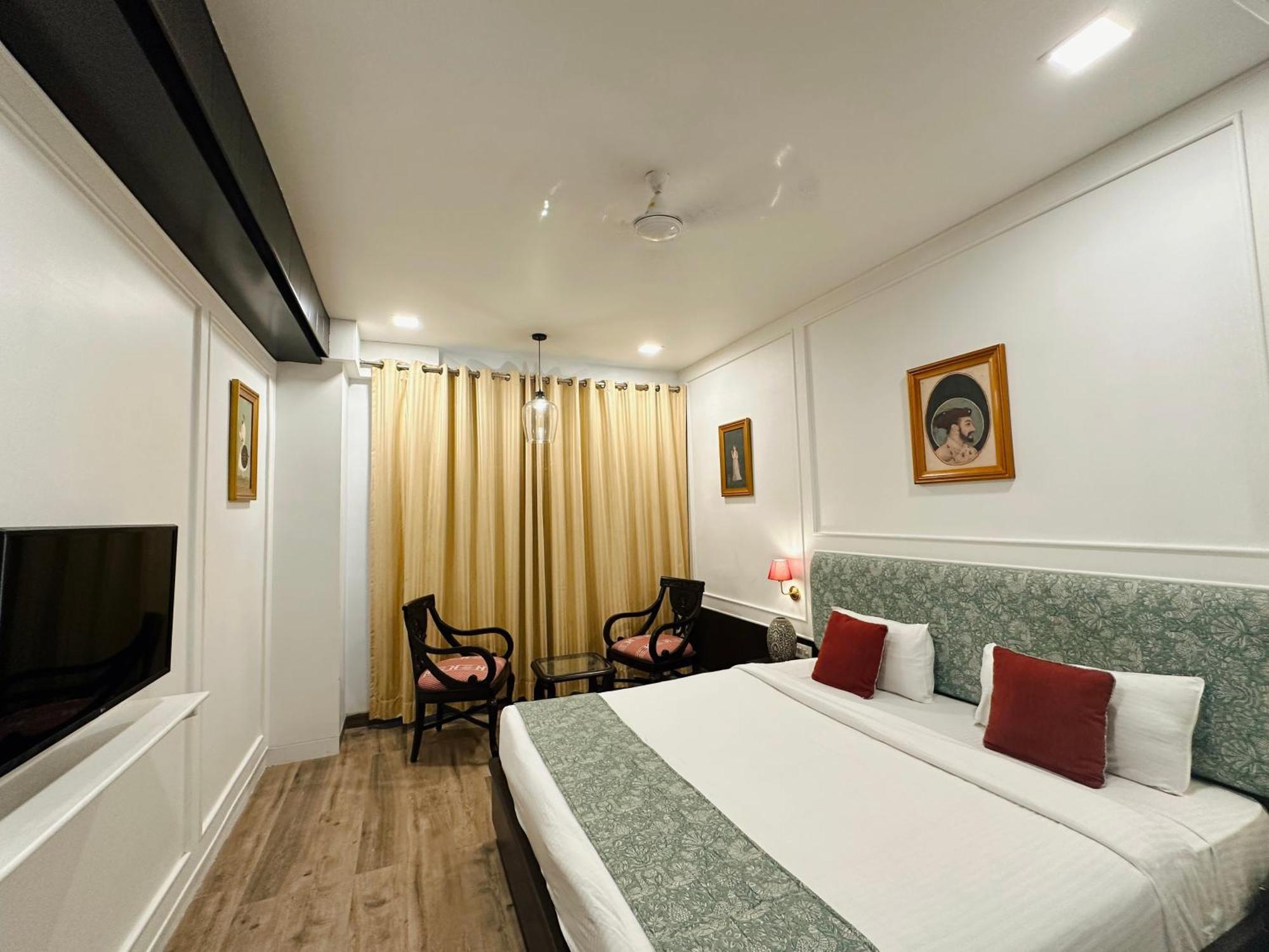 Atulyaa Taj Hotel 4*